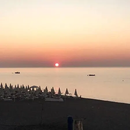 Casa Indipendente In Centro A Pochi Passi Dal Mare *